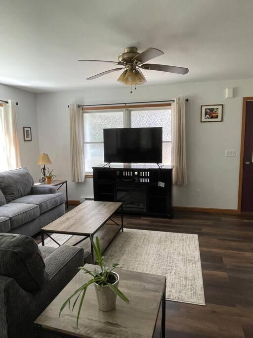 Falls Edge Farm Cottage Benton 外观 照片